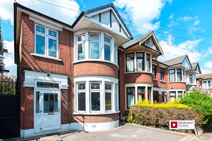 4 Bedroom Terraced House To Rent In South Park Road, Ilford, Redbridge, Essex, IG1