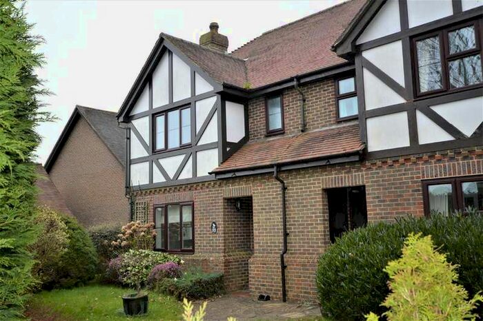 3 Bedroom Semi-Detached House To Rent In Court Meadow, Rotherfield, TN6