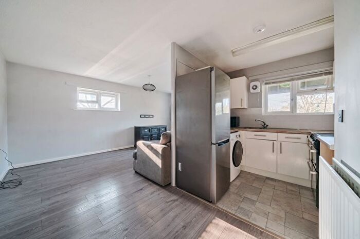1 Bedroom Flat To Rent In Fieldway, Haslemere, GU27