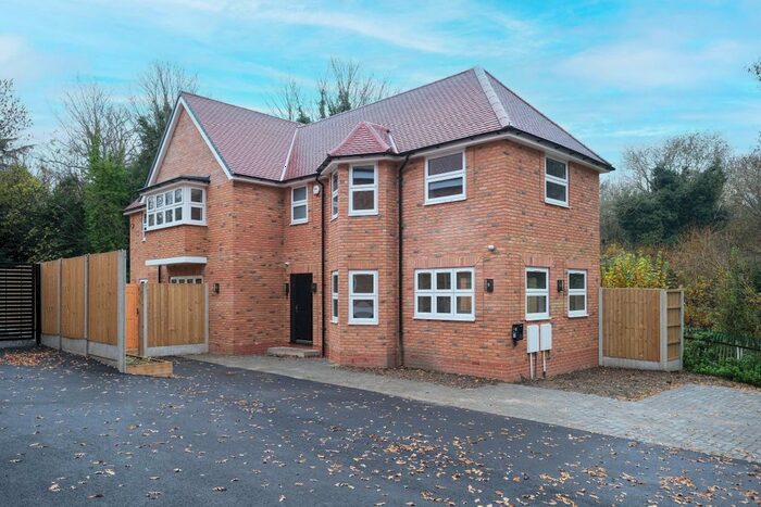 4 Bedroom Detached House To Rent In Upton Park, Slough, SL1