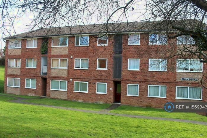 2 Bedroom Flat To Rent In Windsor Drive, High Wycombe, HP13