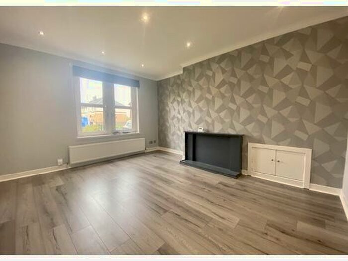 2 Bedroom Flat To Rent In Hillside Cresent, Hamilton, ML3