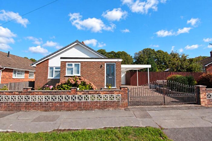 2 Bedroom Detached Bungalow For Sale In Cedar Crescent, Horndean, PO8