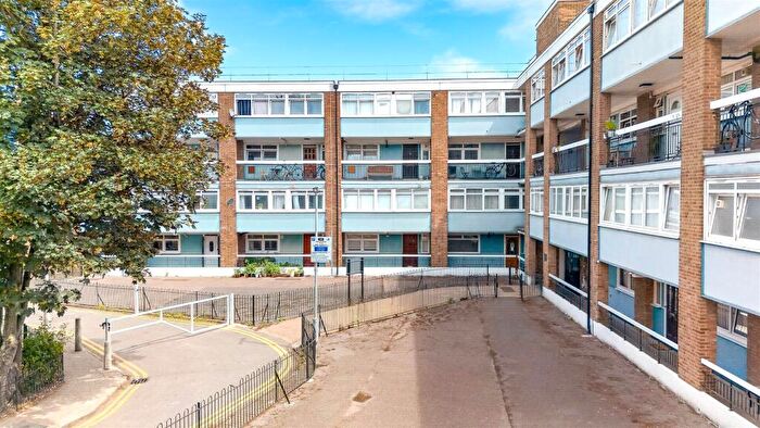 3 Bedroom Maisonette For Sale In Portman Place, London, E2