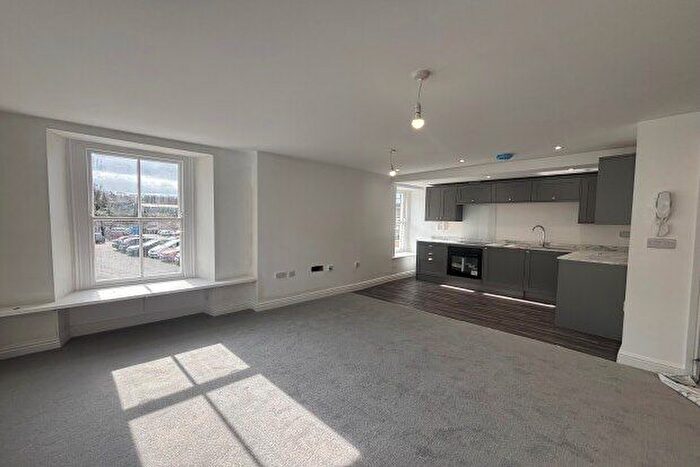 2 Bedroom Flat To Rent In New Street, Honiton, EX14