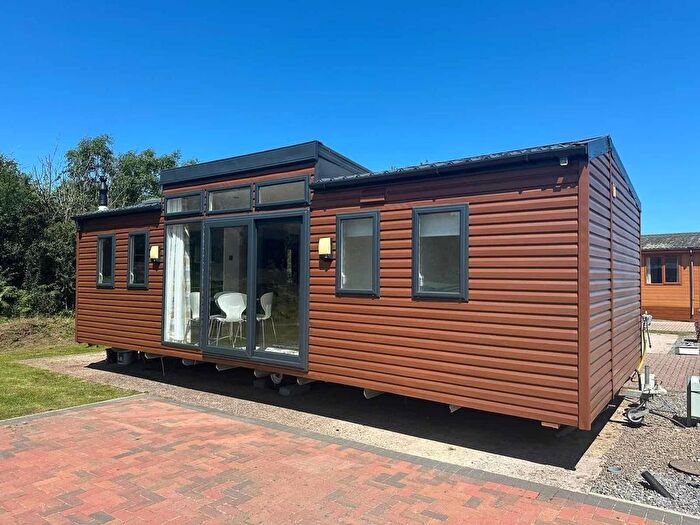 2 Bedroom Mobile/park Home For Sale In Ilfracombe, EX34