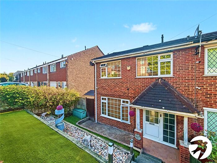 3 Bedroom End Terrace House For Sale In Beacon Road, Chatham, Kent, ME5