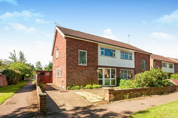 3 Bedroom Semi-Detached House To Rent In Perse Way, CB4