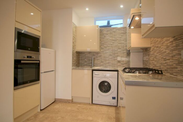 2 Bedroom Terraced House To Rent In Clarence Mews, Hackney, E5