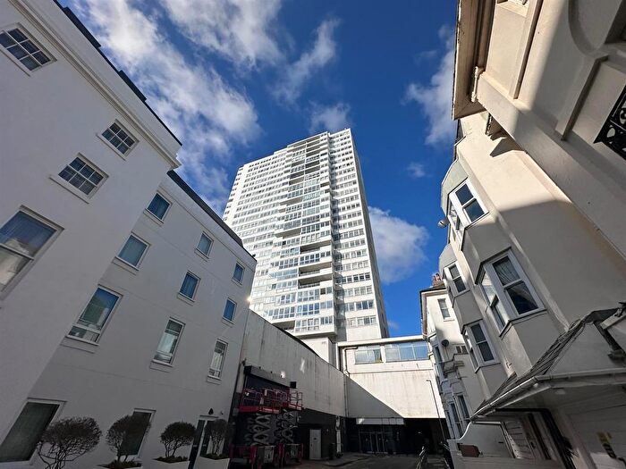 2 Bedroom Flat To Rent In Sussex Heights, St. Margarets Place, Brighton, BN1