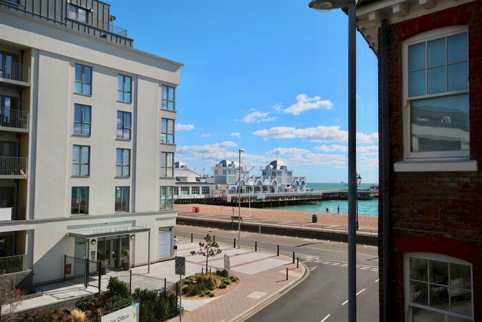 2 Bedroom Flat To Rent In Pier View Apartments, Clarendon Road, Southsea, PO4