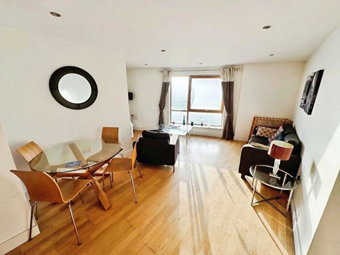 2 Bedroom Flat To Rent In Clarence House, The Boulevard, Leeds, West Yorkshire, LS10