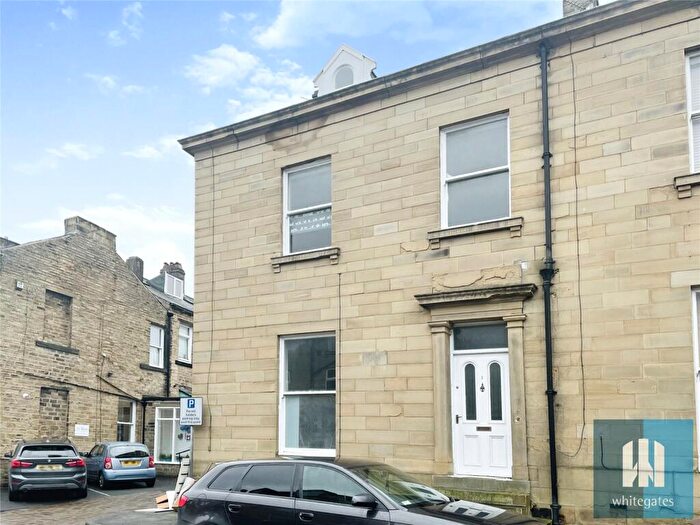 4 Bedroom End Of Terrace House To Rent In Wentworth Street, Huddersfield, HD1