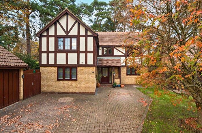 5 Bedroom Detached House For Sale In Holmbury Avenue, Crowthorne, Berkshire, RG45