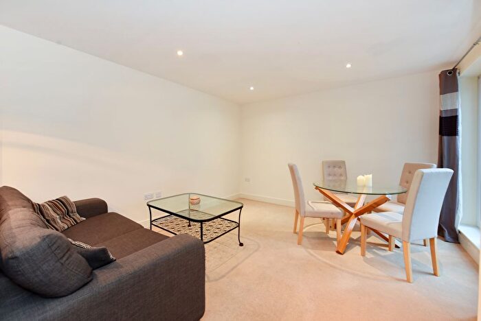 2 Bedroom Flat To Rent In Bromyard Avenue, London, W3