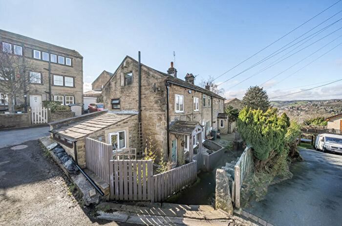 1 Bedroom House For Sale In Cinderhills Road, Holmfirth, West Yorkshire, HD9
