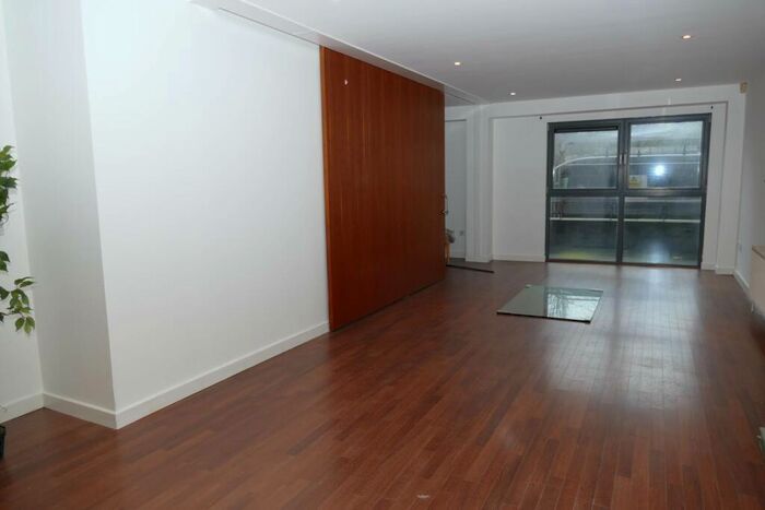 2 Bedroom Flat To Rent In Glasgow Harbour Terrace, Glasgow, G11