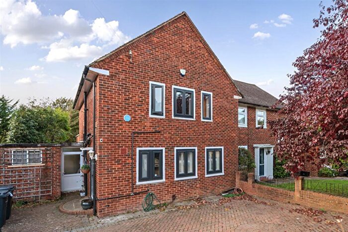 3 Bedroom Semi-Detached House For Sale In Faringdon Avenue, Bromley/Petts Wood Borders, BR2