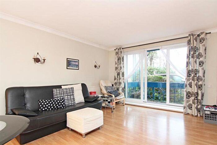 1 Bedroom Flat To Rent In Putney Hill, Putney, SW15