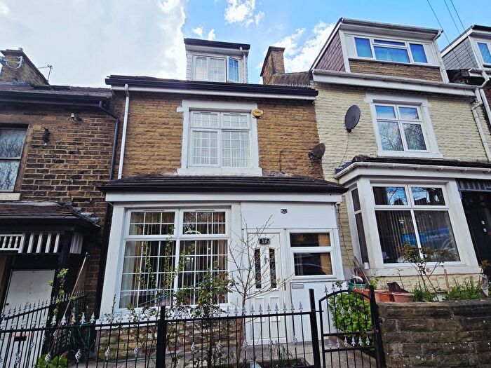 4 Bedroom Terraced House To Rent In St. Chads Road, Manningham, Bradford, BD8