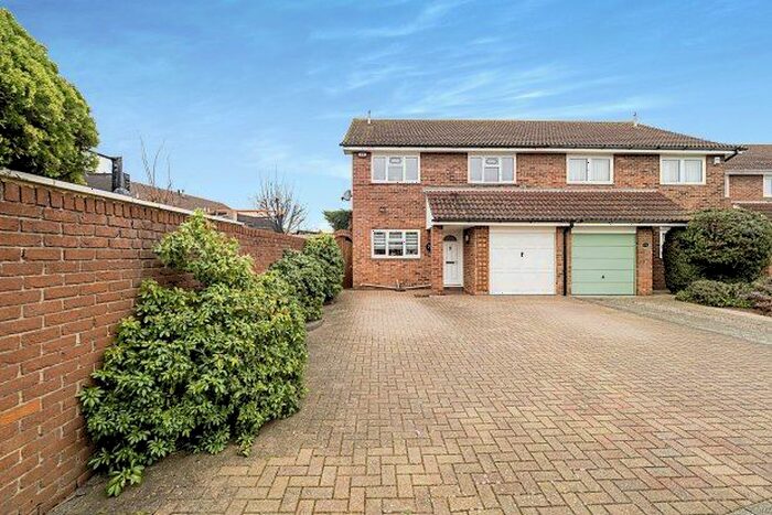 4 Bedroom Property To Rent In Ilfracombe Crescent, Hornchurch, RM12