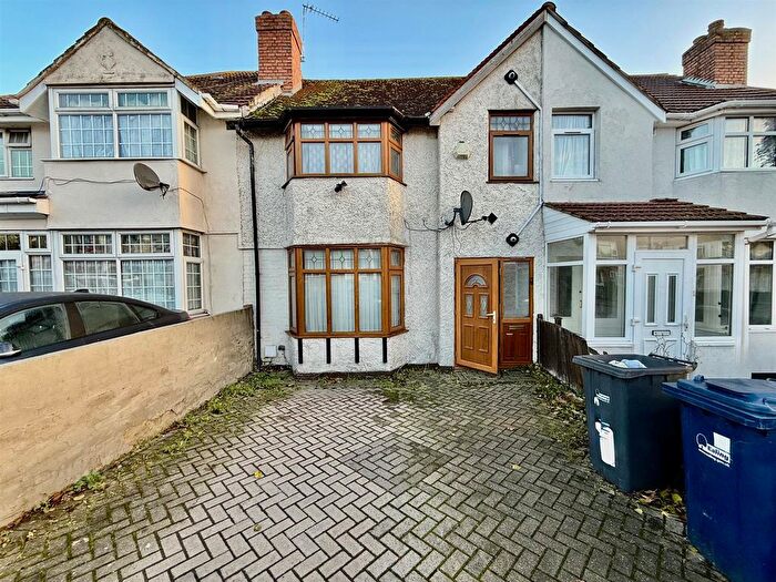 3 Bedroom Terraced House For Sale In Allenby Road, Southall, UB1