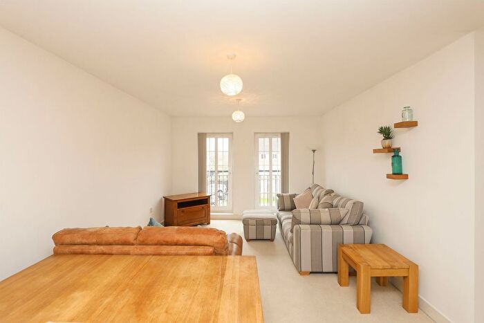 2 Bedroom Flat For Sale In Greenacre Close, Sheffield, S12