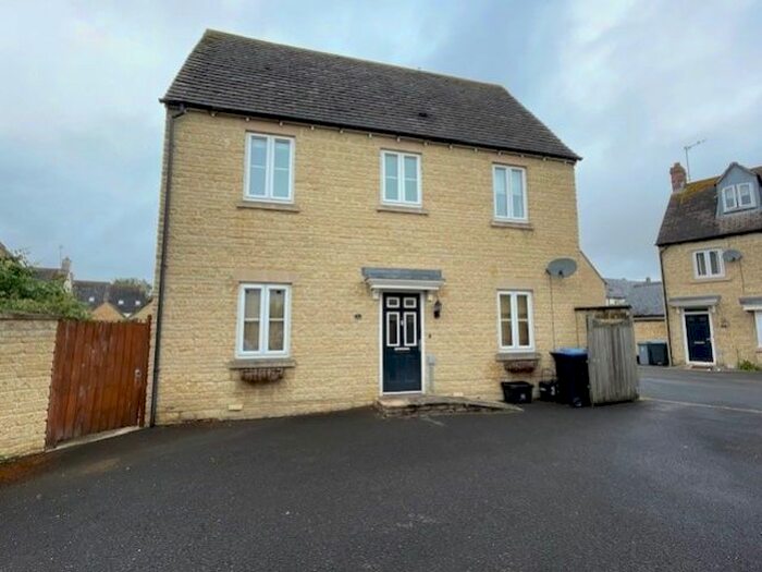 3 Bedroom Semi-Detached House To Rent In Boundary Way, Carterton, Oxfordshire, OX18