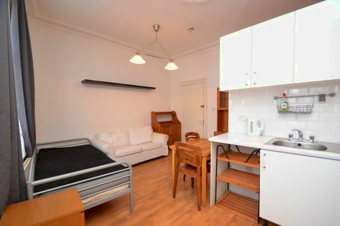 Studio To Rent In Hammersmith Road, Kensington W14