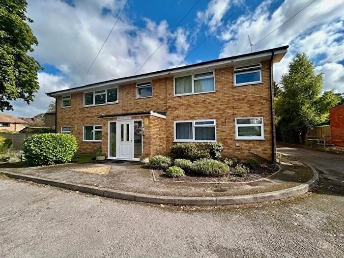 2 Bedroom Flat To Rent In Grove Cross Road, Frimley, GU16