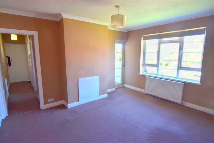 2 Bedroom Flat To Rent In Grosvenor Court, SM4