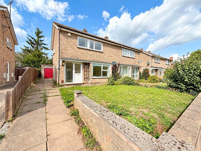 3 Bedroom Semi-Detached House For Sale In Carlton Way, Cambridge, CB4