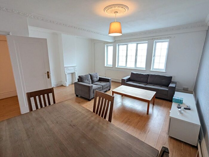 2 Bedroom Flat To Rent In Cheyne Close, Hendon Way, Hendon Central, NW4