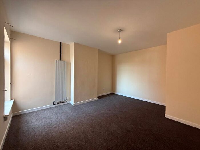 2 Bedroom Flat To Rent In Twyford Avenue, Portsmouth, Hampshire, PO2
