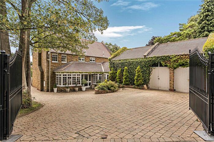 6 Bedroom House For Sale In Mulberry Close, Off The Avenue, Dallington, Northampton, NN5