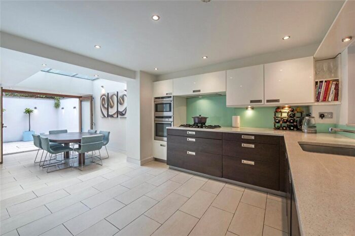 3 Bedroom House To Rent In Hemingford Road, Islington, N1