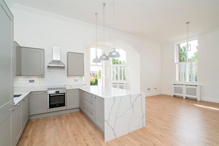 3 Bedroom Apartment To Rent In Brandesbury Square, Repton Park, Woodford Green, Essex, IG8