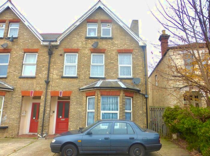 3 Bedroom Flat To Rent In Hayes Road, Clacton-On-Sea, CO15
