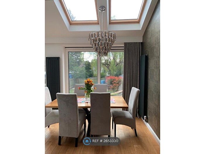 4 Bedroom Semi-Detached House To Rent In London, London, SE9