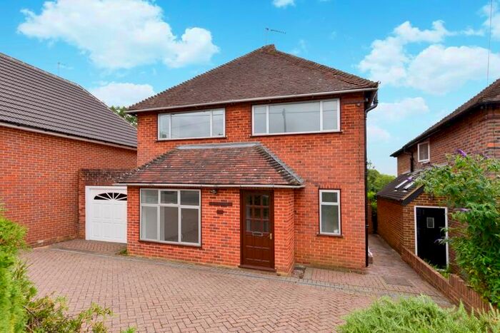 4 Bedroom Detached House To Rent In Hawthorn Road, Godalming, GU7