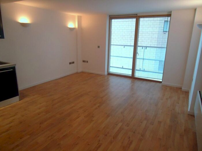 2 Bedroom Flat To Rent In West Point, Wellington Street, Leeds, West Yorkshire, Uk, LS1