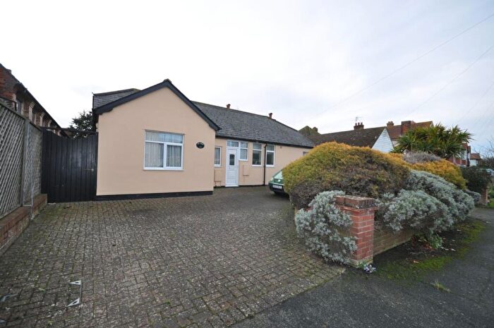 3 Bedroom Detached Bungalow For Sale In Pole Barn Lane, Frinton-on-sea, CO13