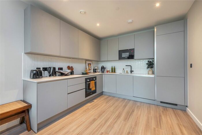 2 Bedroom Flat For Sale In Park North, Stamford Road, N15