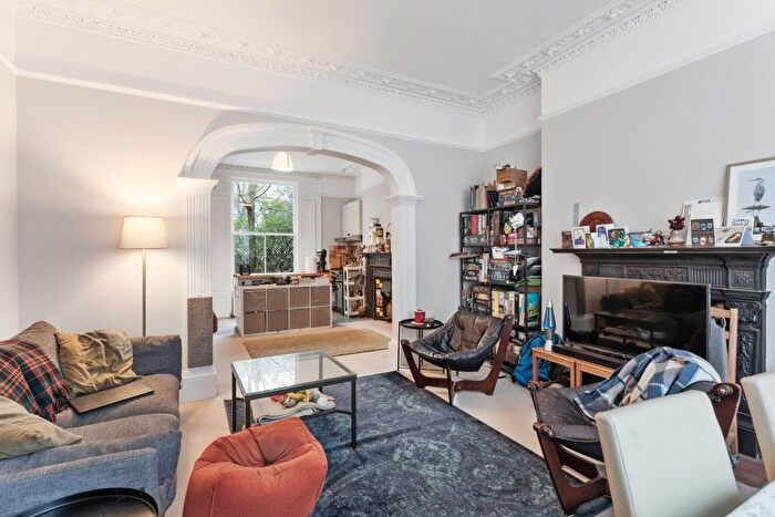 2 Bedroom Flat To Rent In Gresham Road, London, SW9