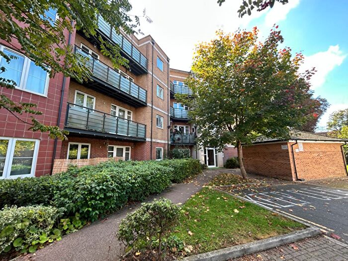 2 Bedroom Flat To Rent In The Parklands, Dunstable, LU5