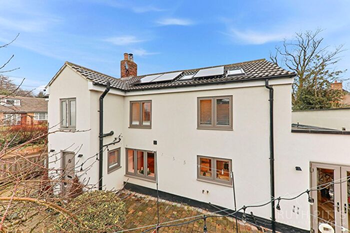 3 Bedroom Detached House For Sale In Darrington Road, East Hardwick, WF8