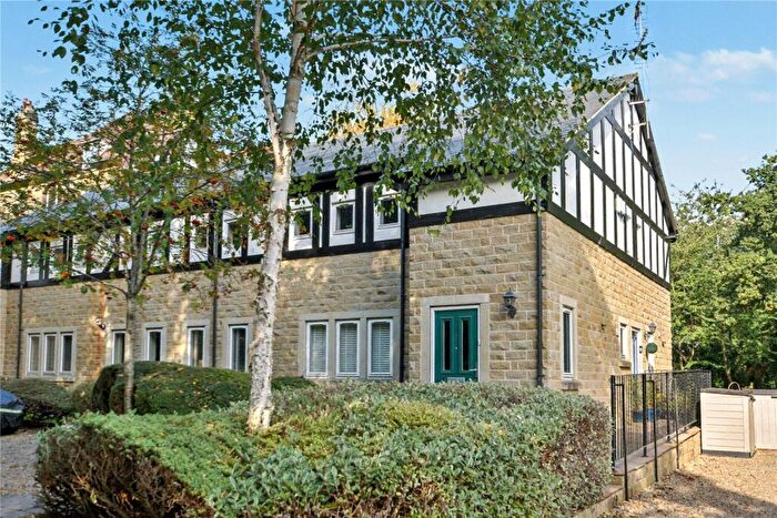 2 Bedroom Apartment For Sale In Tudor Apartments, Oakwood Grove, Leeds, LS8