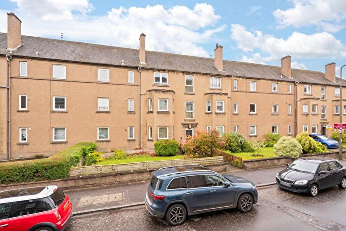 3 Bedroom Flat To Rent In Market Street, Musselburgh, East Lothian, EH21