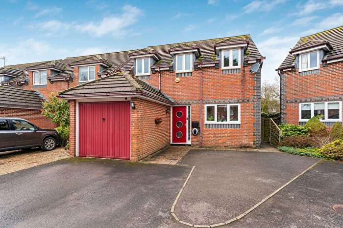 4 Bedroom Detached House For Sale In May Tree Close, Bicester, OX26