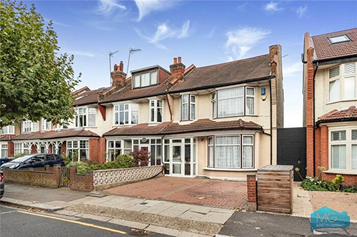 4 Bedroom End Of Terrace House For Sale In Etchingham Park Road, London, N3